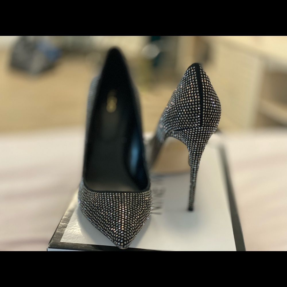 Aldo 4 1/2 in heel true size 7.5